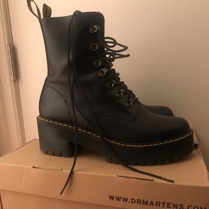 DR MARTENS Leona black boot